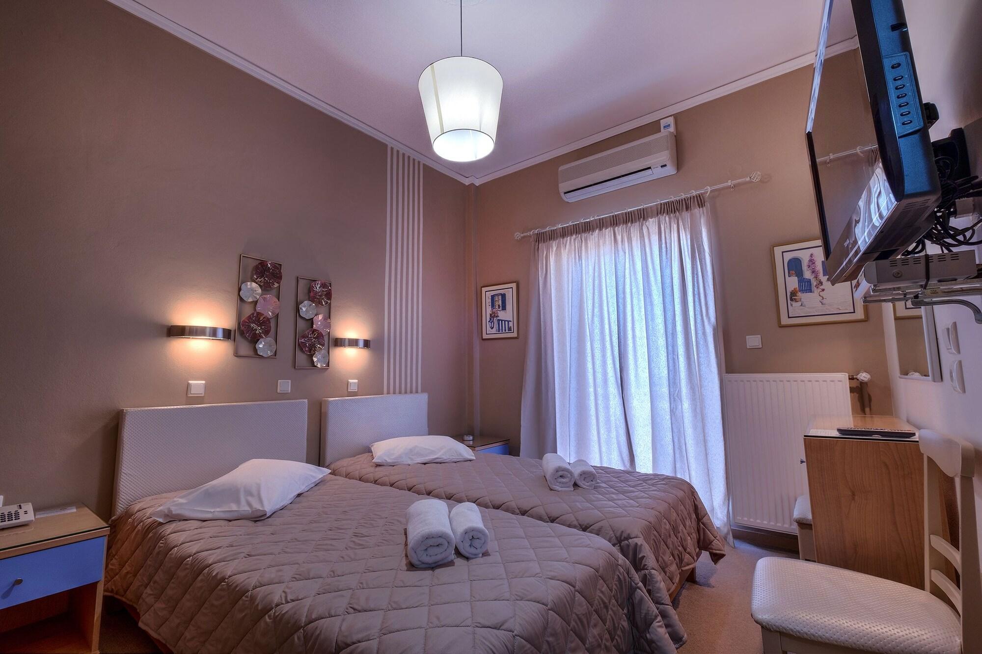 Hotel Taxiarhis Lutrá Kilínisz Kültér fotó