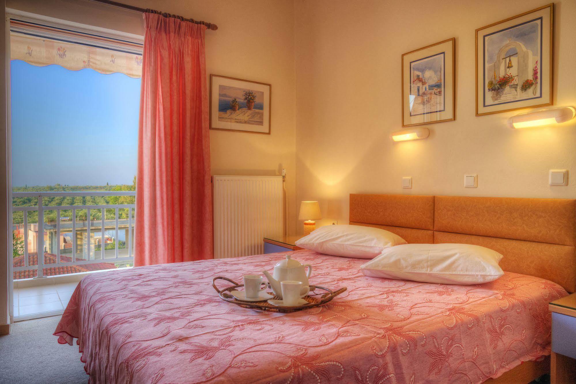 Hotel Taxiarhis Lutrá Kilínisz Kültér fotó